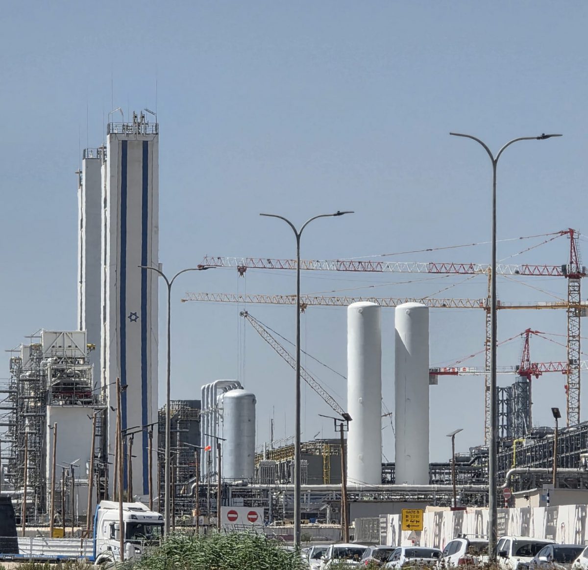 ⚠️ גל פיטורים באינטל: עובדים בקריית גת קיבלו מכתבי שימוע 📉